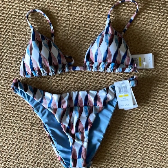 NWT! Splendid Deco medium 2Piece bikini. Triangle top $68, French Cut bottom $56 - Picture 7 of 16
